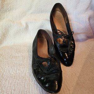 MUST GO Vintage 1980s Cobbies Loafers